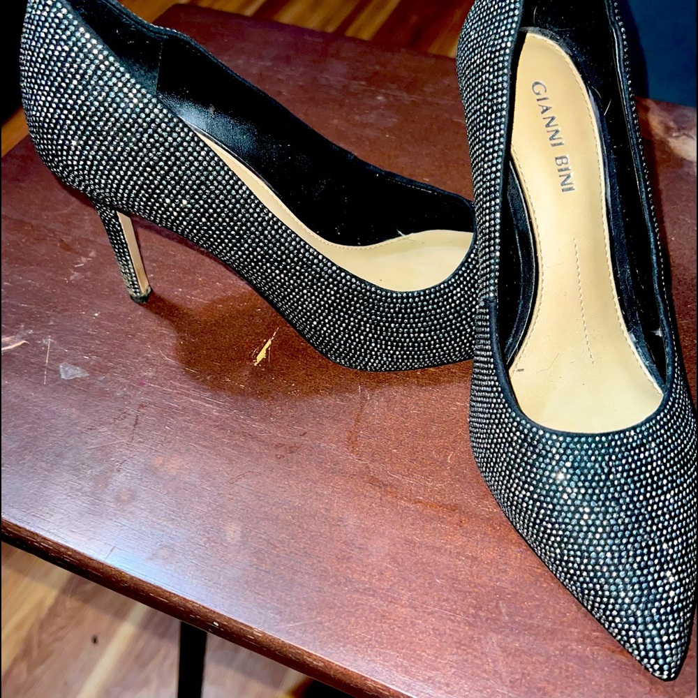 Size 7 1/2 Gianni Bini only worn once mostly indoor